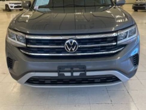 Used 2023 Volkswagen Atlas SE AWD/4WD image 2