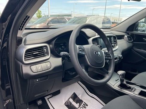 Used 2019 Kia Sorento FWD V6 image 9