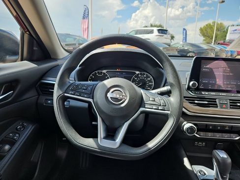 Used 2024 Nissan Altima 2.5 SV FWD image 28