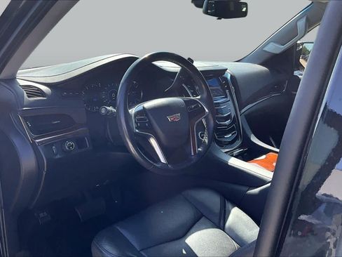 Used 2020 Cadillac Escalade Luxury RWD image 16