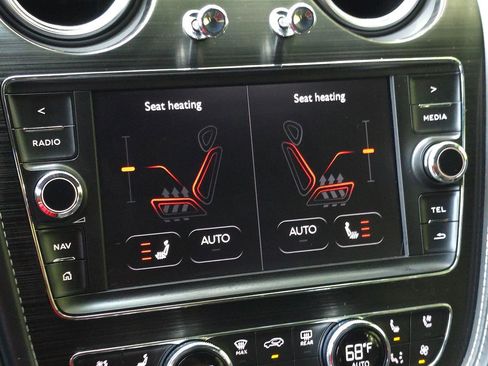 Used 2020 Bentley Bentayga Plug-In Hybrid image 60