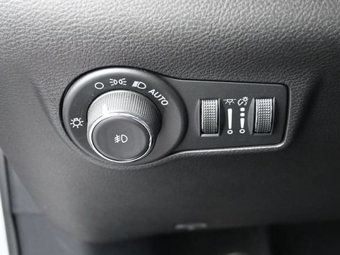 Used 2024 Jeep Compass Latitude AWD/4WD image 17