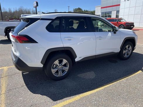 Used 2023 Toyota RAV4 XLE AWD/4WD image 5