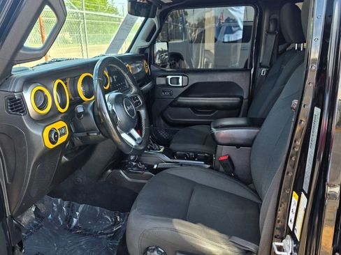 Used 2018 Jeep Wrangler Unlimited Sahara AWD/4WD image 13