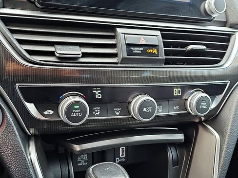 Used 2018 Honda Accord Sport image 15