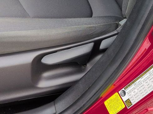 Used 2022 Toyota Corolla LE image 17