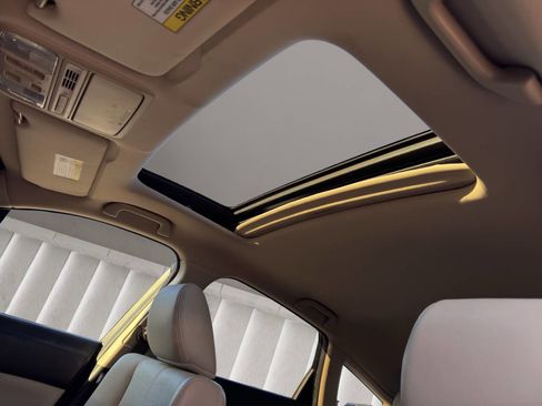 Used 2015 Honda Crosstour EX-L image 15