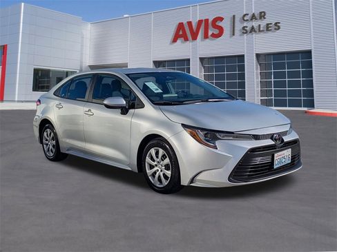 Used 2023 Toyota Corolla LE image 3