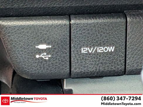 Used 2018 Toyota Camry XSE FWD image 25