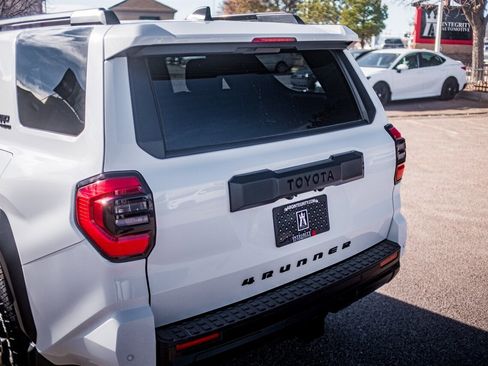 Used 2025 Toyota 4Runner TRD Off-Road Premium image 10