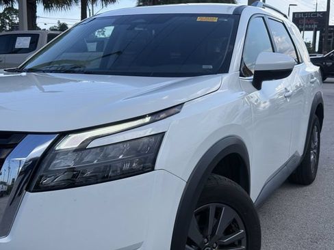 Used 2024 Nissan Pathfinder SV FWD image 5