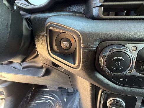 Used 2024 Jeep Wrangler Unlimited Sahara AWD/4WD image 17