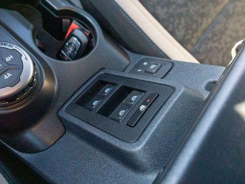 Used 2023 Ford Bronco Wildtrak image 27