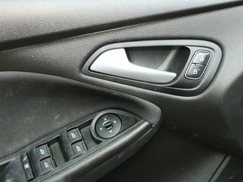 Used 2018 Ford Focus SE image 14