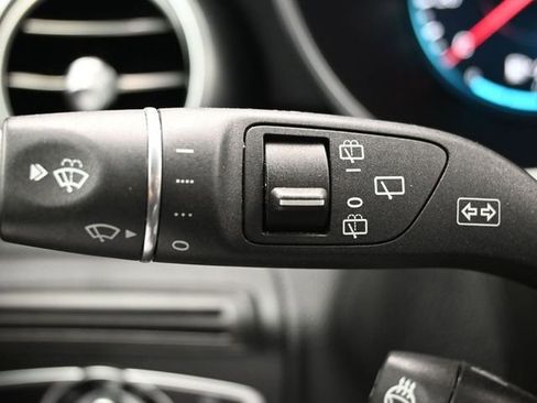 Used 2021 Mercedes-Benz GLC 300 4MATIC image 23