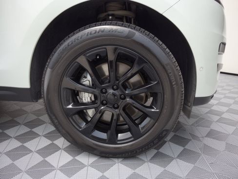 Used 2025 Land Rover Range Rover Sport SE AWD/4WD image 13