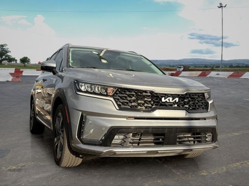 Used 2023 Kia Sorento EX AWD/4WD image 2