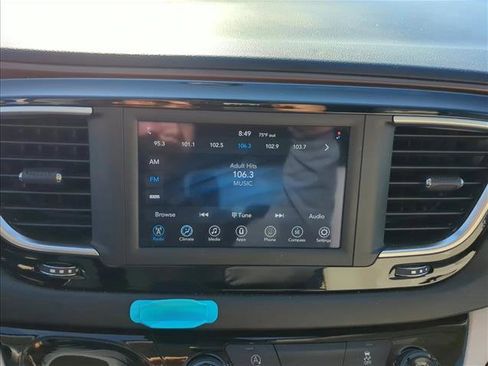 Used 2021 Chrysler Voyager Lxi image 17