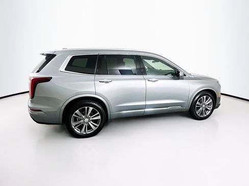 Used 2025 Cadillac XT6 Premium Luxury image 10