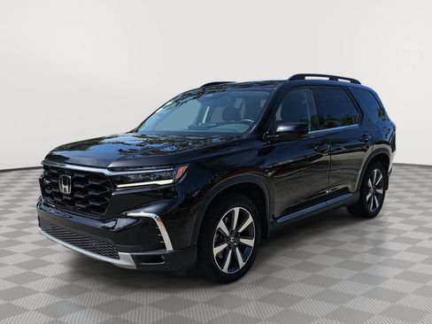 Used 2024 Honda Pilot Touring image 4
