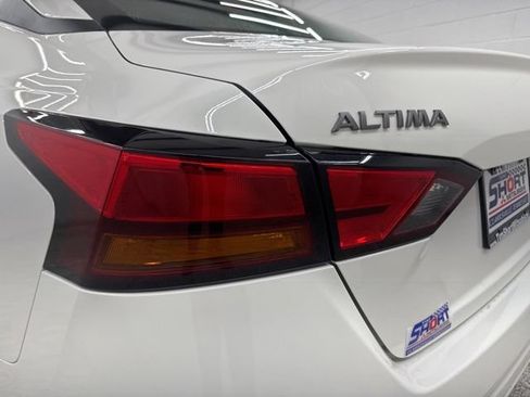 Used 2025 Nissan Altima 2.5 SV FWD image 8