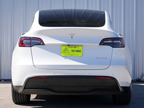 Used 2021 Tesla Model Y Long Range image 11
