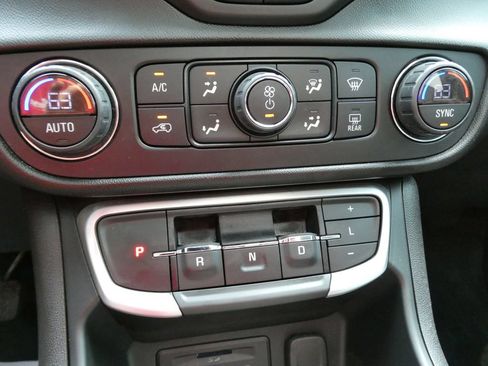 Certified 2022 GMC Terrain SLT AWD/4WD image 33
