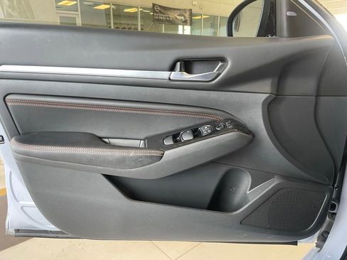 Certified 2023 Nissan Altima 2.5 SR FWD image 9