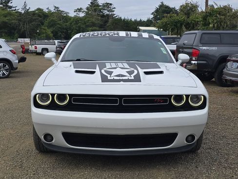 Used 2015 Dodge Challenger R/T Plus RWD image 3