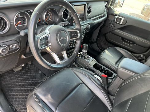 Used 2019 Jeep Wrangler Unlimited Sahara AWD/4WD image 16