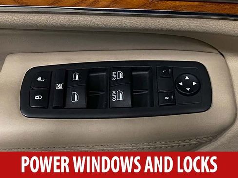 Used 2012 Jeep Grand Cherokee Overland AWD/4WD image 8