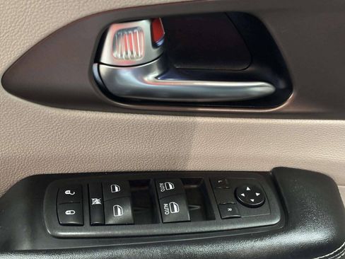 Used 2021 Chrysler Voyager Lxi FWD image 29