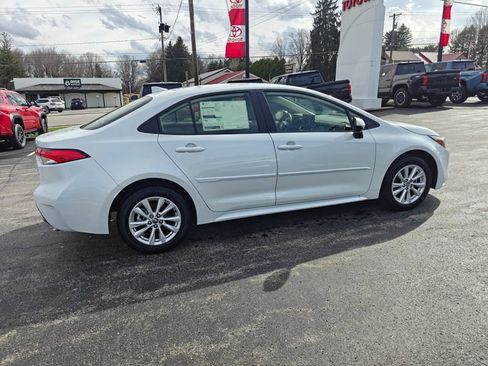 Used 2026 Toyota Corolla LE w/ LE Premium Package image 4