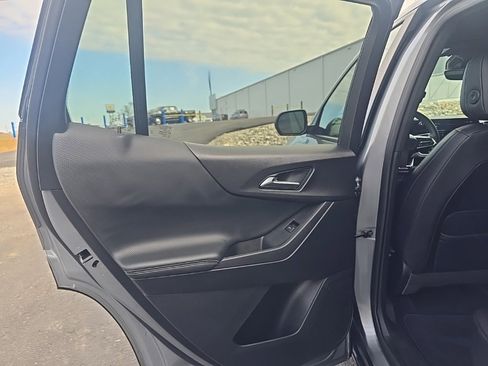 Used 2025 Chevrolet Equinox LT w/ Convenience Package II image 17