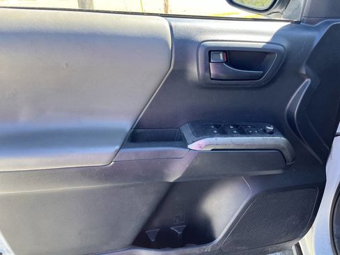 Used 2017 Toyota Tacoma SR5 image 12