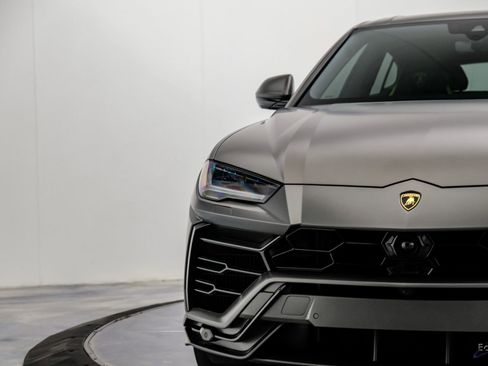 Used 2022 Lamborghini Urus AWD/4WD image 34
