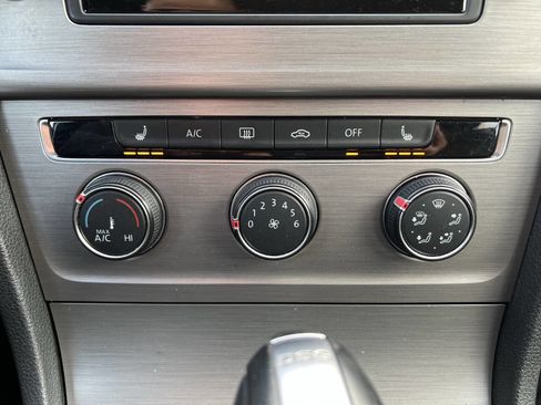 Used 2017 Volkswagen Golf S image 14