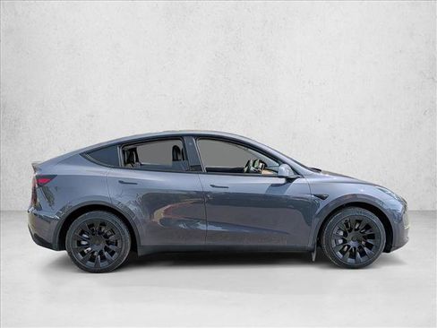 Used 2022 Tesla Model Y Long Range AWD/4WD image 5