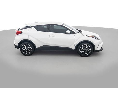 Used 2018 Toyota C-HR XLE image 4