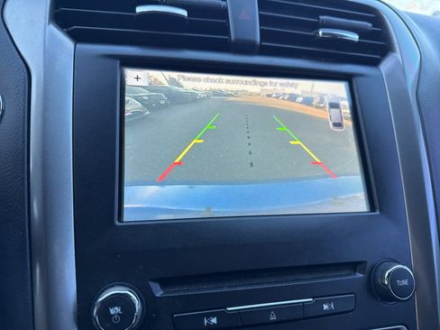 Used 2017 Ford Fusion SE w/ Equipment Group 201A image 14