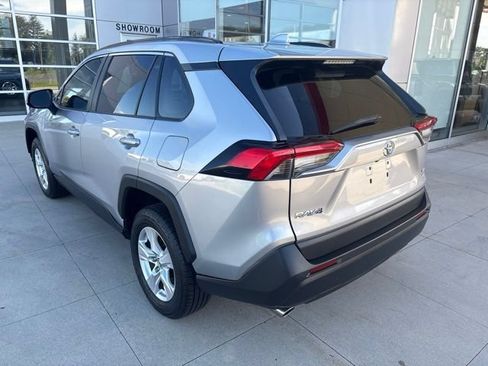 Used 2020 Toyota RAV4 XLE AWD/4WD image 5