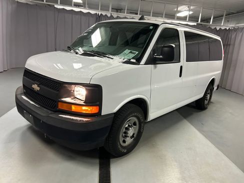 Used 2017 Chevrolet Express 2500 LS RWD image 3
