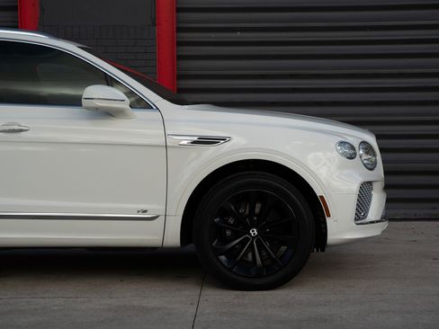 Used 2022 Bentley Bentayga image 13