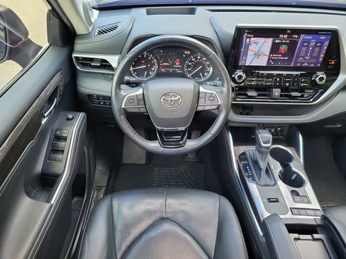 Used 2021 Toyota Highlander Platinum image 19