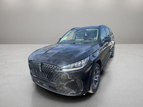 New 2026 Lincoln Aviator AWD image 3