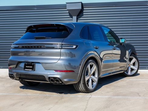 New 2026 Porsche Cayenne GTS image 7