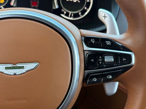 Used 2021 Aston Martin DBX AWD/4WD image 18