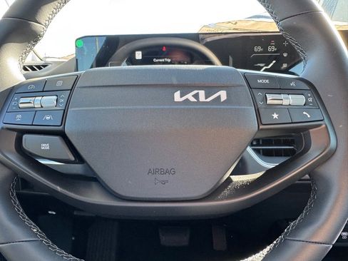 New 2025 Kia K4 EX image 11