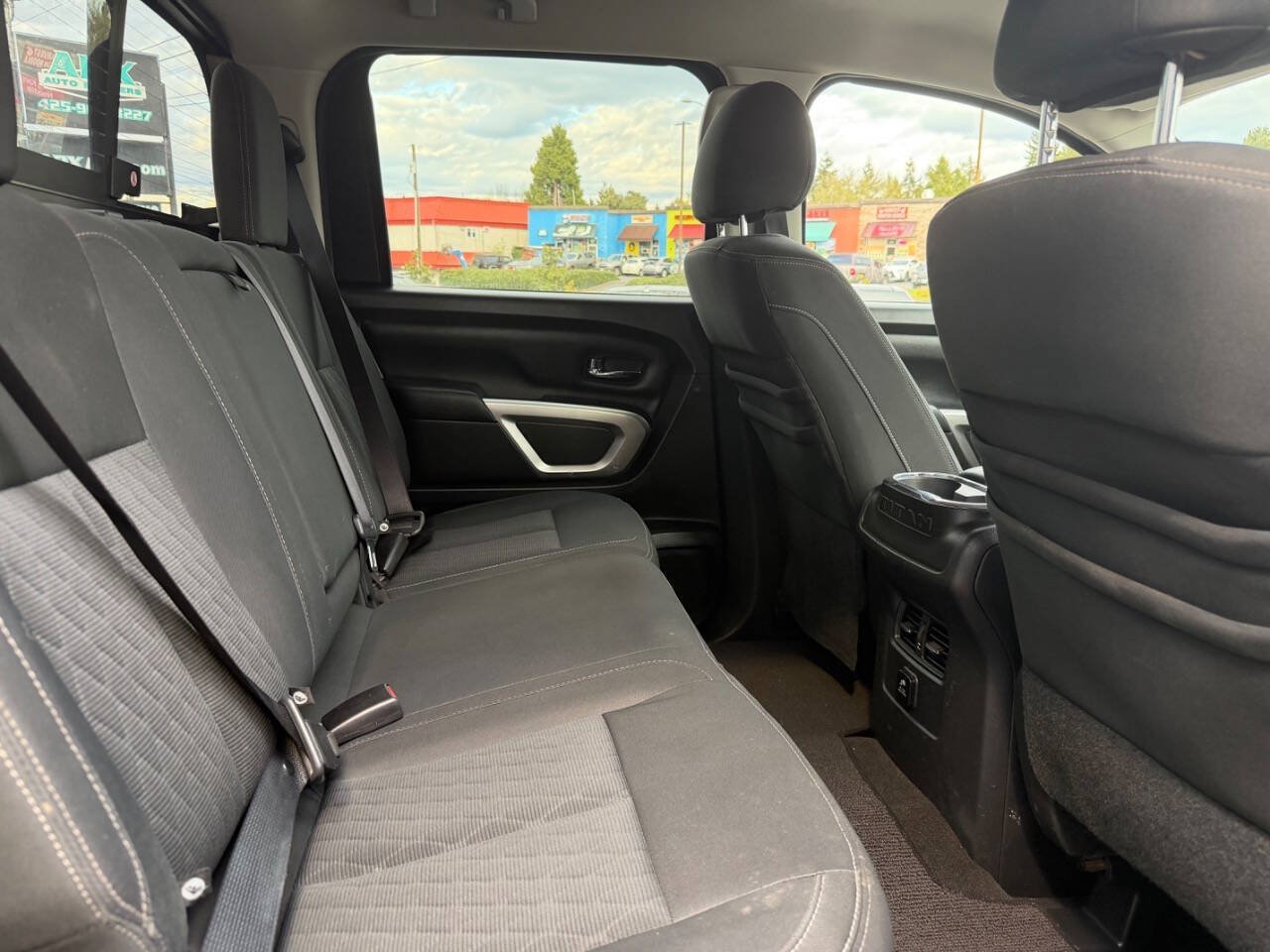 Used 2017 Nissan Titan SV AWD/4WD image 21