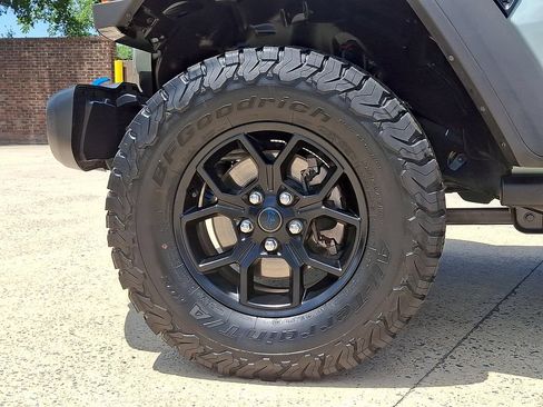 Used 2024 Jeep Wrangler Unlimited AWD/4WD image 8